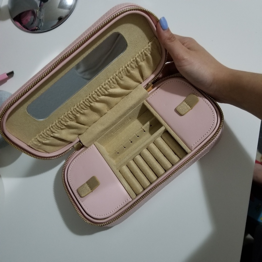 Wolf jewelry travel case